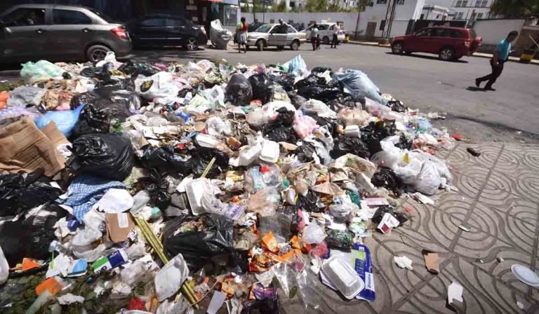 se acumulan mas de 6000 toneladas de basura 10 dias de bloqueo en kara kara 31 03 2025