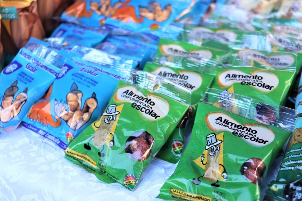 ESTUDIANTES PARTICIPAN DE FERIAS EN DISTRITOS PARA ESCOGER LOS PRODUCTOS DEL ALIMENTO COMPLEMENTARIO ESCOLAR EN SACABA: PARA 2026 SE PREVÉ UNA INVERSIÓN DE 24 MILLONES DE BOLIVIANOS 8 WhatsApp Image 2025 05 21 at 17.26.02 1