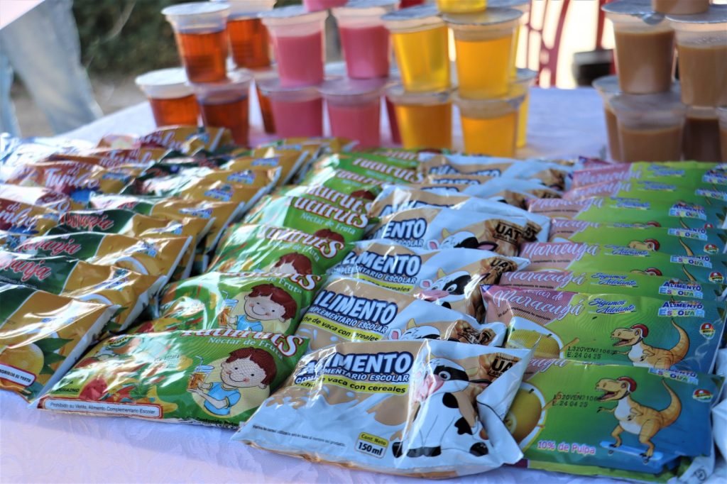 ESTUDIANTES PARTICIPAN DE FERIAS EN DISTRITOS PARA ESCOGER LOS PRODUCTOS DEL ALIMENTO COMPLEMENTARIO ESCOLAR EN SACABA: PARA 2026 SE PREVÉ UNA INVERSIÓN DE 24 MILLONES DE BOLIVIANOS 7 WhatsApp Image 2025 05 21 at 17.26.02 2