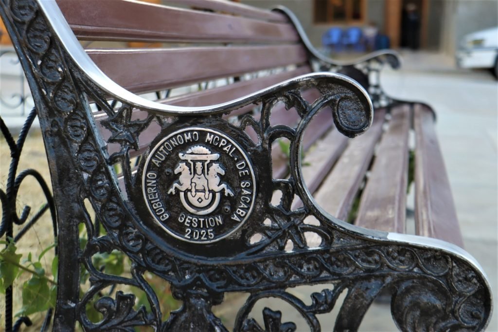 ALCALDE PEDRO GUTIÉRREZ ENTREGÓ LA RENOVADA PLAZA 12 DE OCTUBRE EN LAVA LAVA ALTA Y UNA ESTATUA DE LA CHOLITA LAVALAVEÑA 2 Imagen de WhatsApp 2025 06 26 a las 19.26.38 d4b44a01