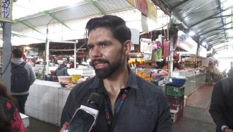 VACUNARON A PERROS Y GATOS EN EL MERCADO CALATAYUD 2 Screenshot 20251205 202108 e1764981736111